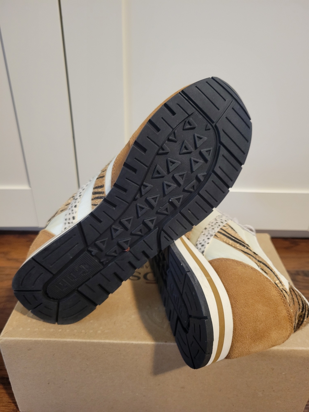 Gola Women’s Cream & Tan Sneakers with Animal-Print Accents - Picture 10 of 13